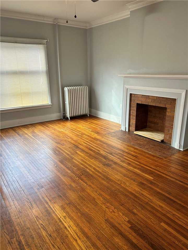 426 W Clinton St - Photo 2 of 11