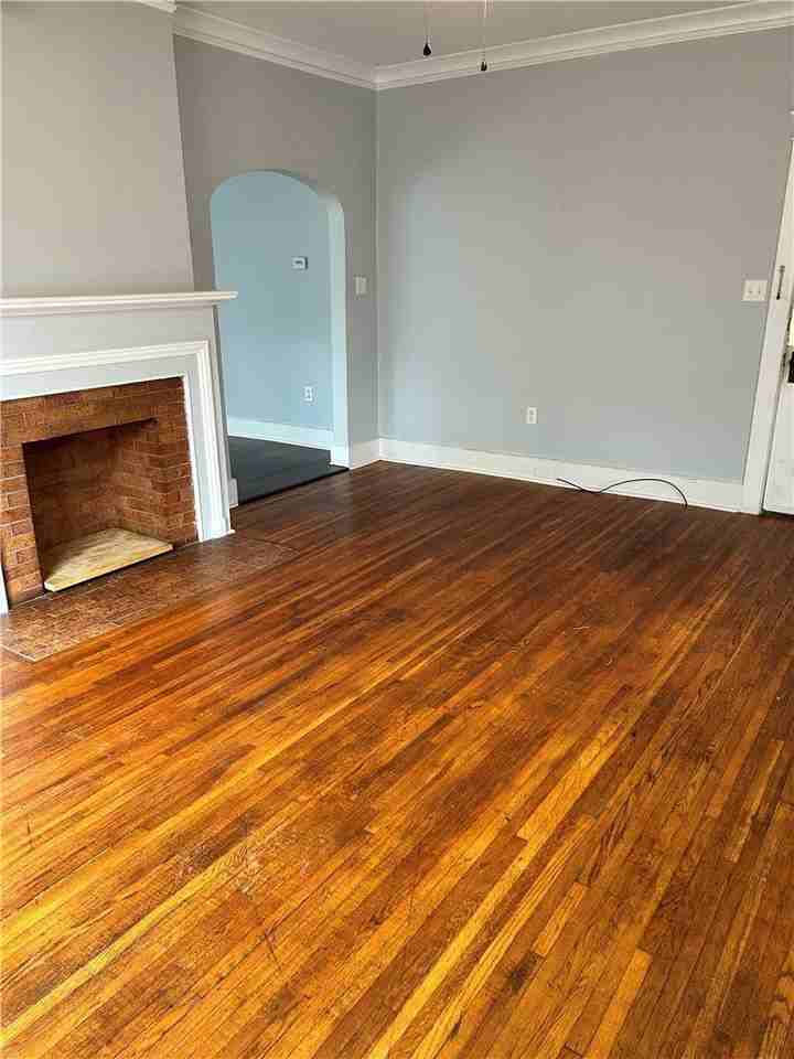 426 W Clinton St - Photo 3 of 11