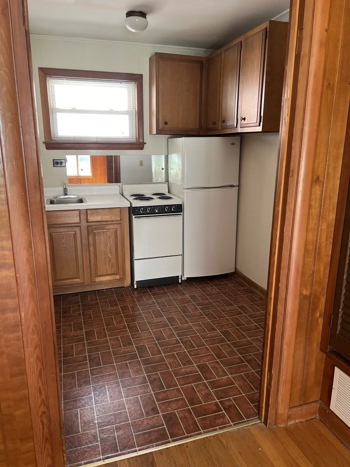 210 North May Street - Photo 4 of 9