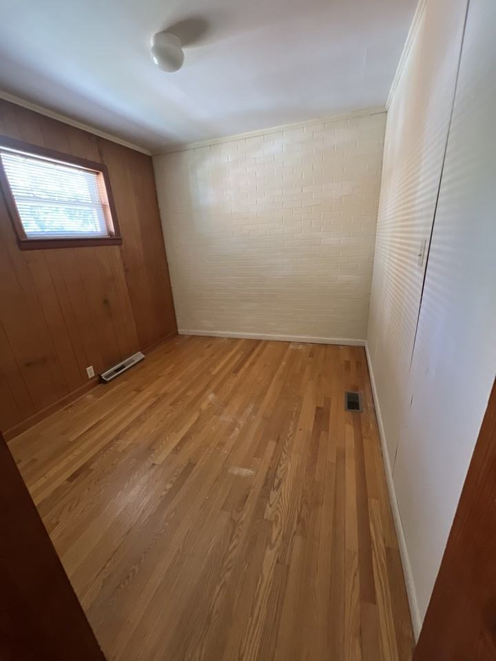 210 North May Street - Photo 5 of 9