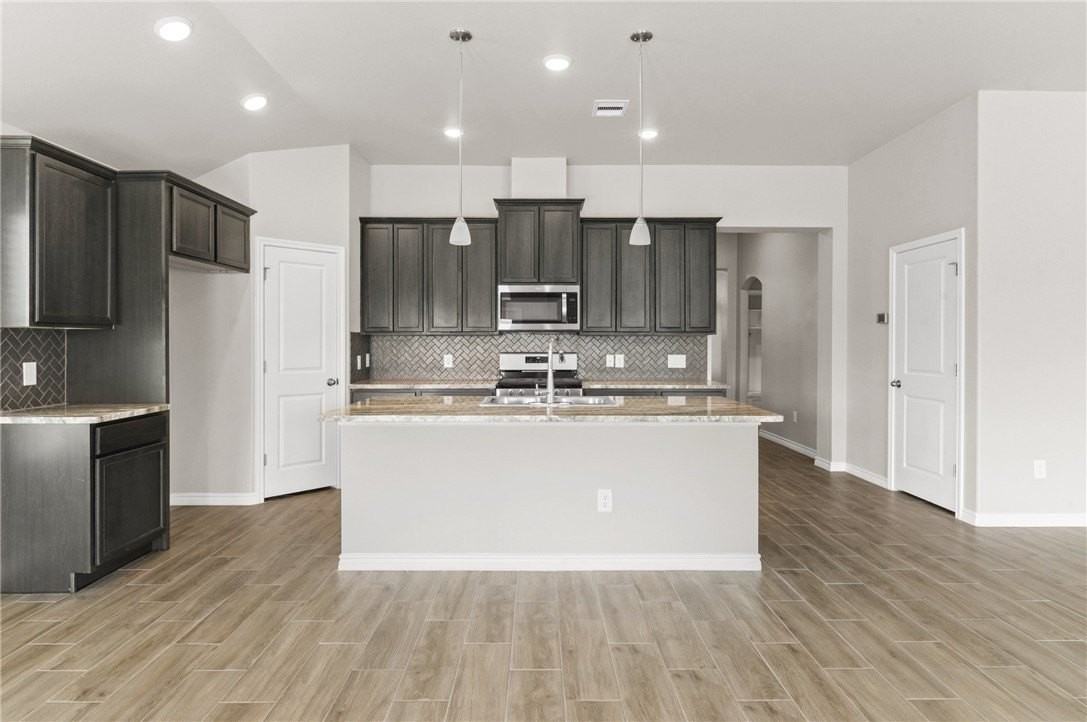 1353 Trent Park Ln - Photo 7 of 22