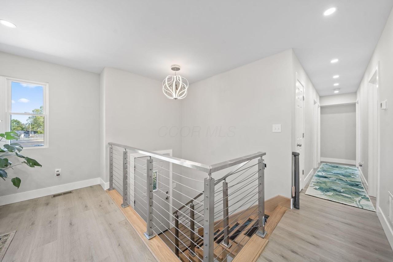 299 Lombard Rd - Photo 7 of 50