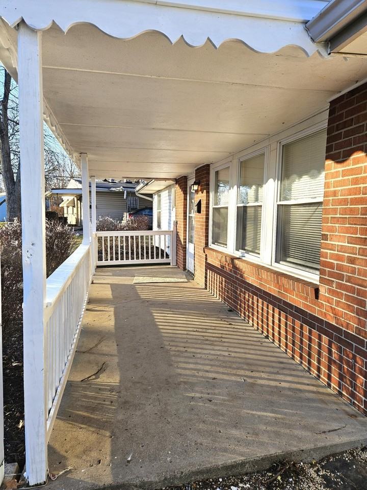 2906 La Rosa Dr - Photo 4 of 24