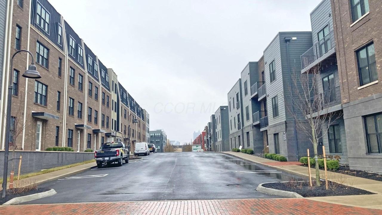 Lusso Ave #208 - Photo 4 of 35