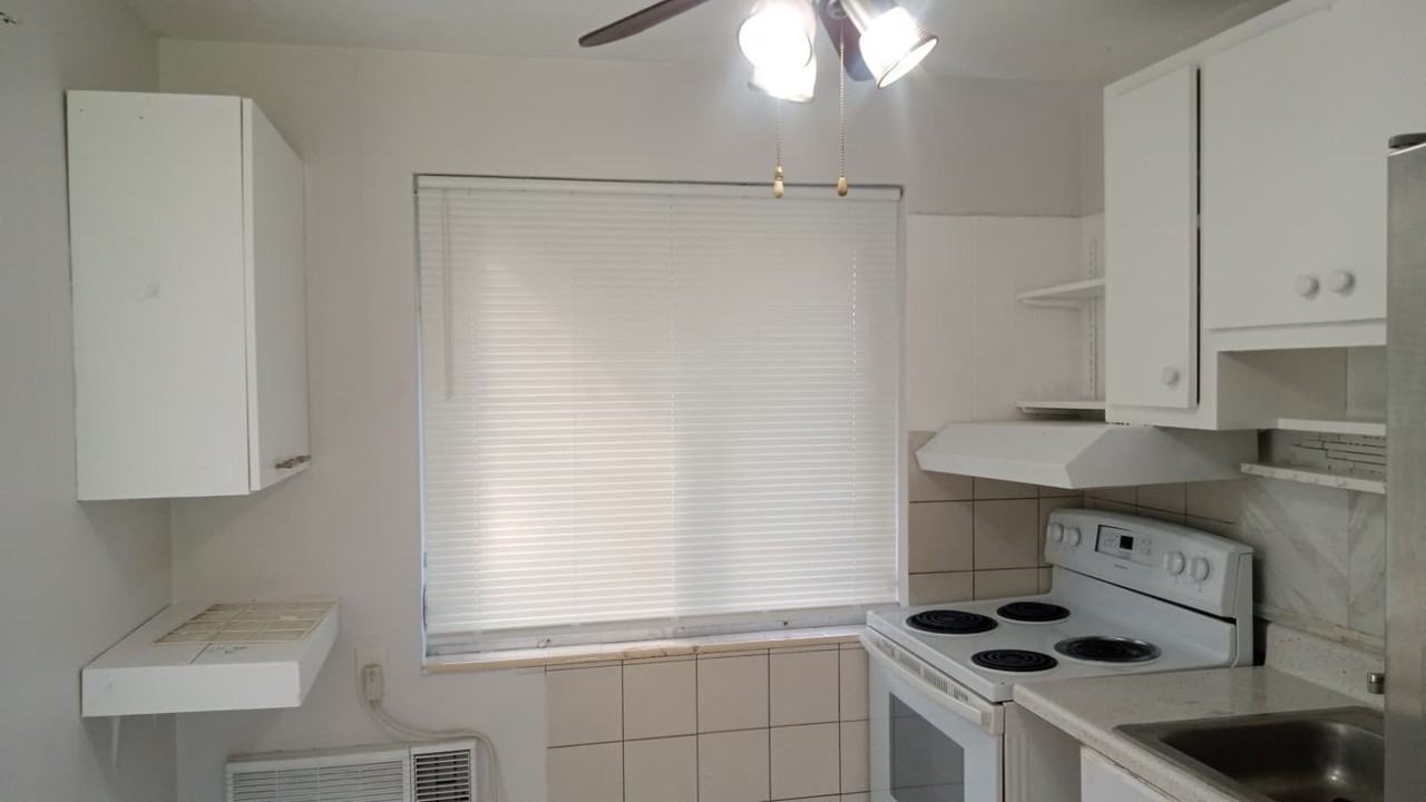 8plex Hollywood - Photo 5 of 8