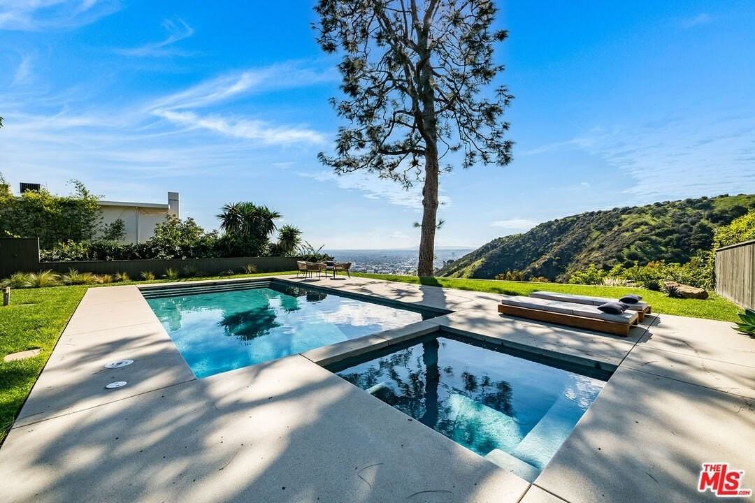 2431 Carman Crest Dr - Photo 3 of 43