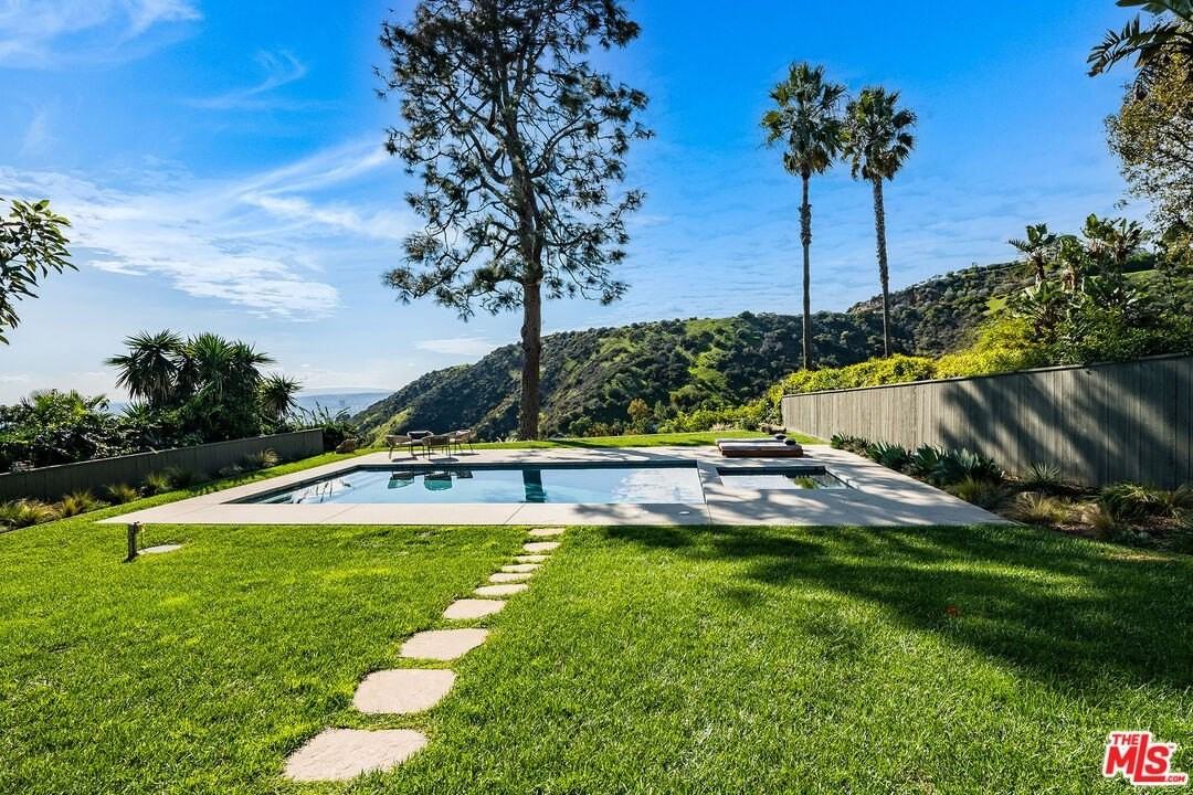 2431 Carman Crest Dr - Photo 4 of 43