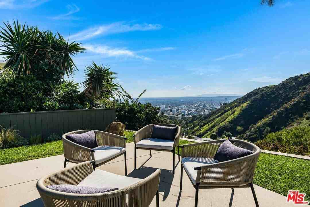 2431 Carman Crest Dr - Photo 5 of 43