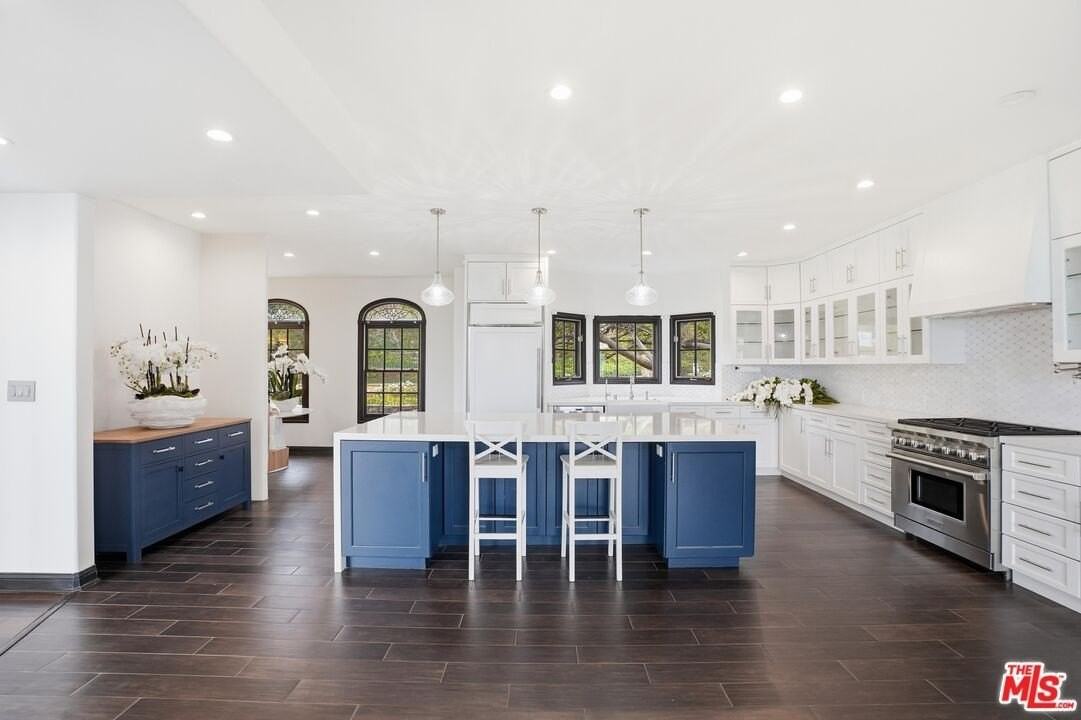 1036 El Medio Ave - Photo 4 of 33