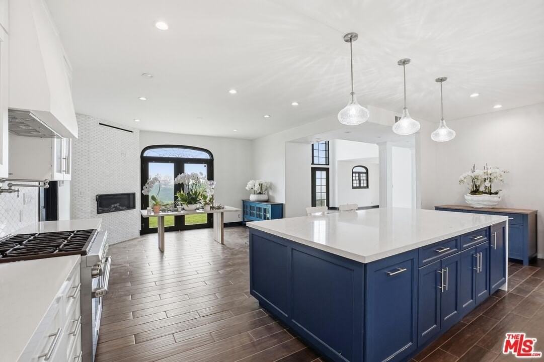 1036 El Medio Ave - Photo 5 of 33