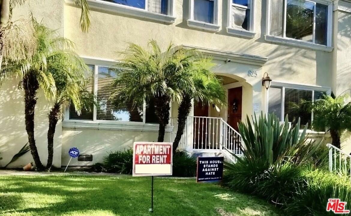 825 12th St Apt 2 #2 - Photo 4 of 9