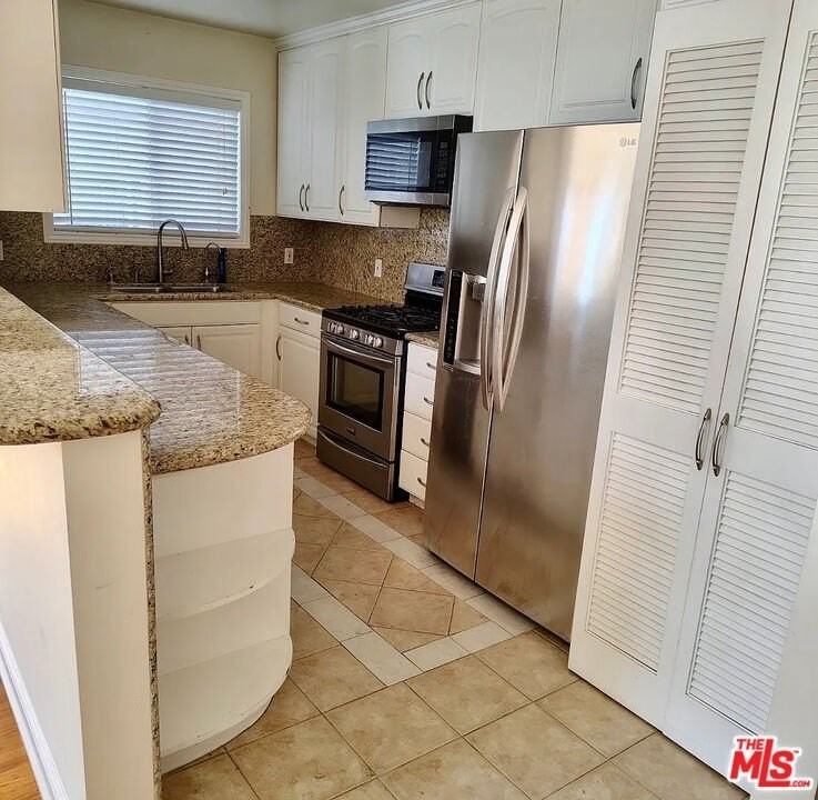 825 12th St Apt 2 #2 - Photo 6 of 9