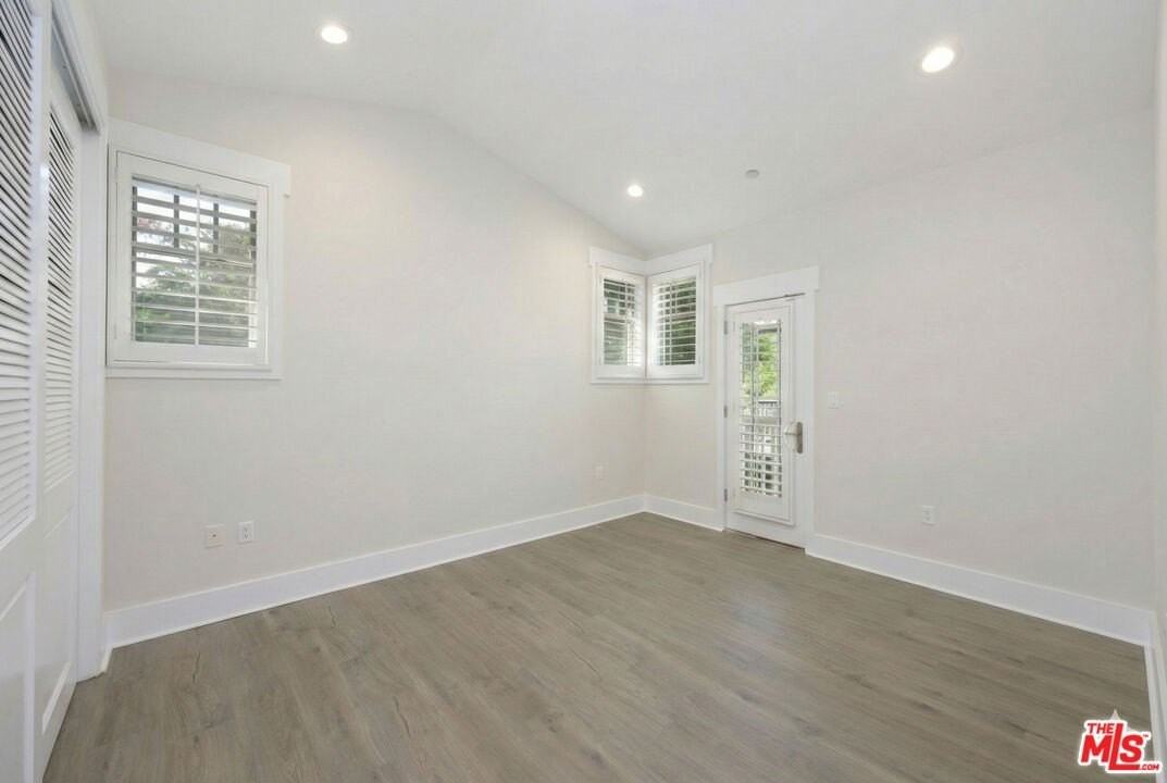 2020 Holly Dr Apt 5 #5 - Photo 5 of 10