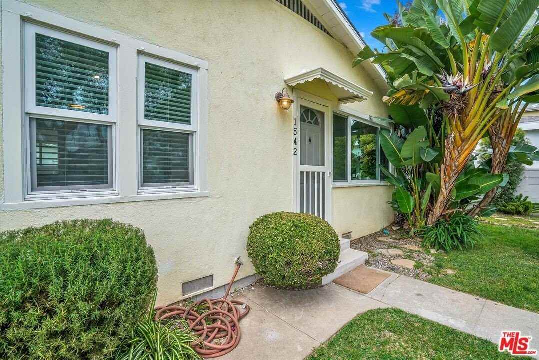 1542 Harvard St Apt A #A - Photo 2 of 27