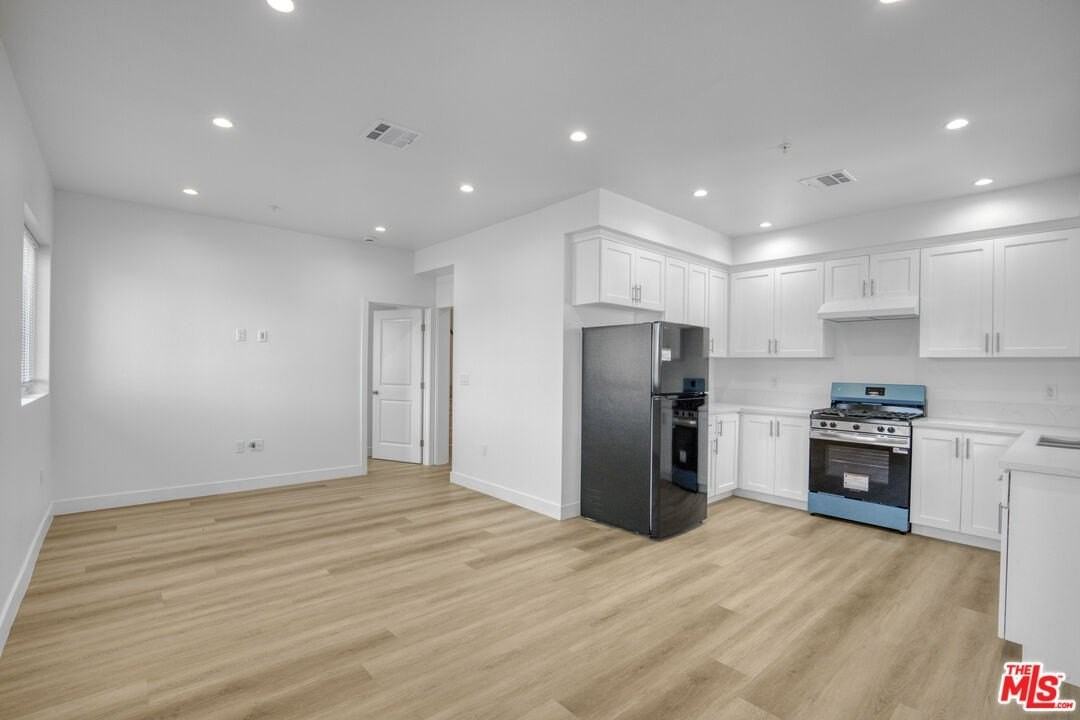 618 E 28th St - Photo 4 of 30