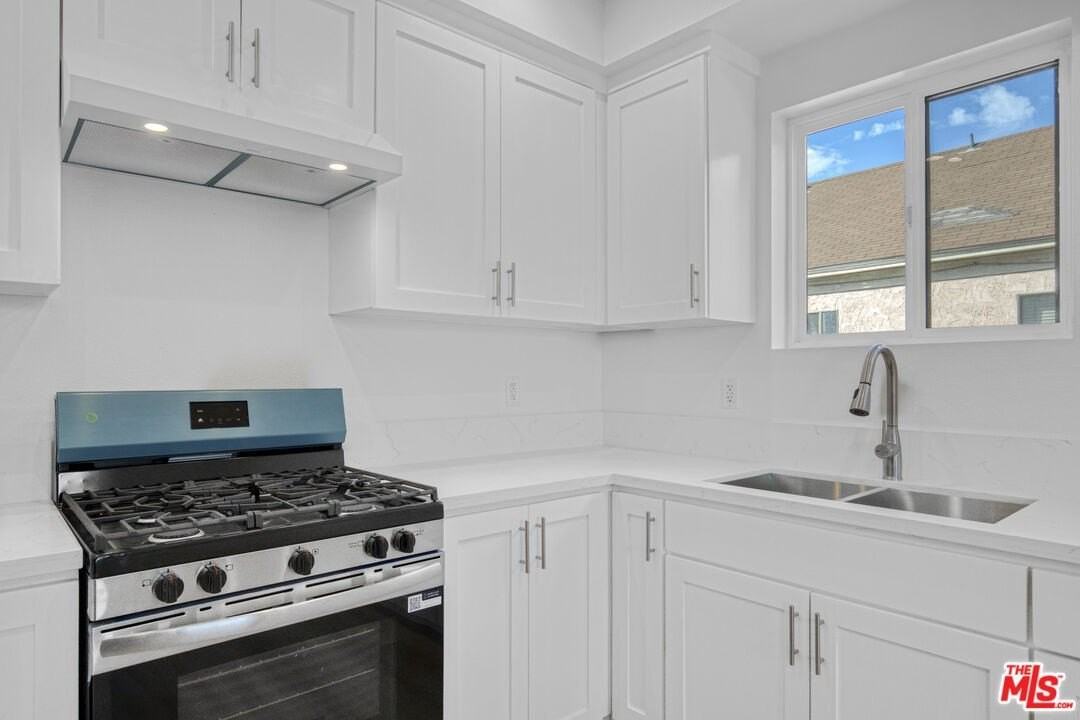 618 E 28th St - Photo 6 of 30