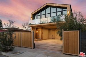 featured image of 1008 Oakwood Ave