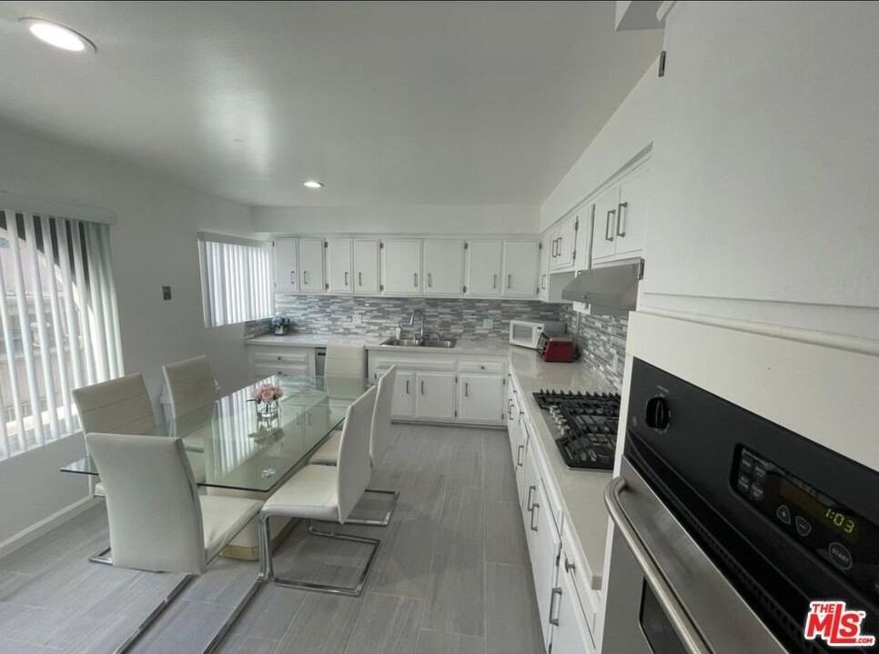 5271 Newcastle Ave Unit 1 #1 - Photo 4 of 21