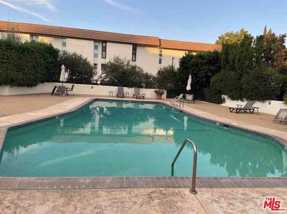 5271 Newcastle Ave Unit 1 #1 - Photo 5 of 21