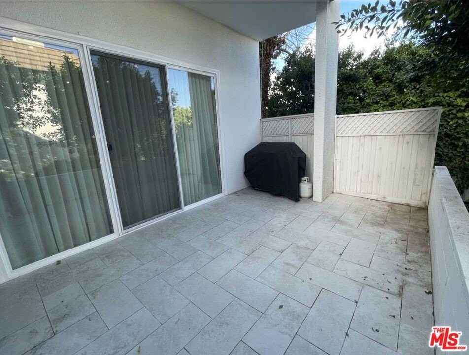 5271 Newcastle Ave Unit 1 #1 - Photo 6 of 21