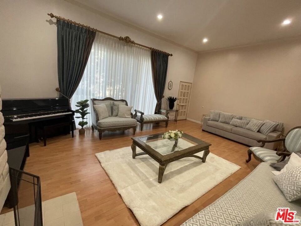 5271 Newcastle Ave Unit 1 #1 - Photo 7 of 21