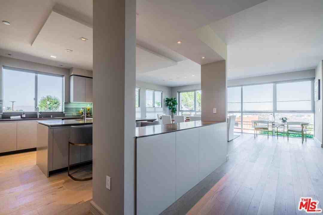 2391 Roscomare Rd Apt 401 #401 - Photo 4 of 22