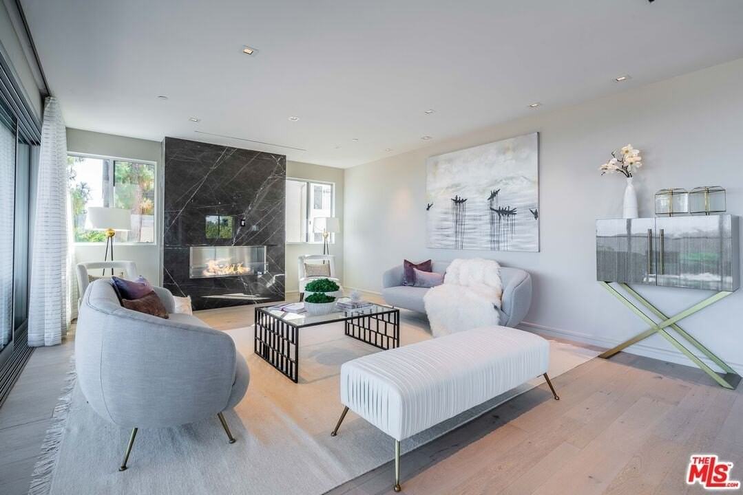 2391 Roscomare Rd Apt 401 #401 - Photo 7 of 22