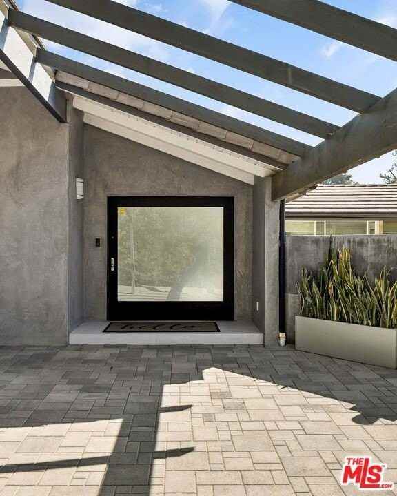 1255 N Bundy Dr - Photo 3 of 40