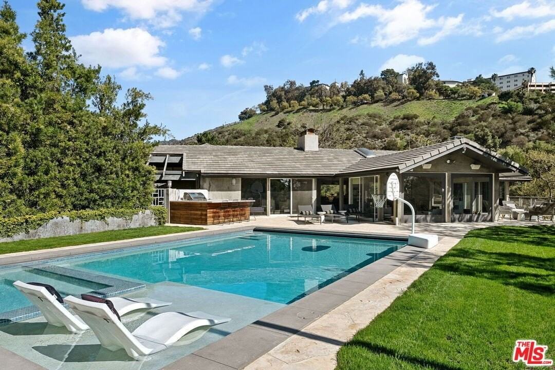 1255 N Bundy Dr - Photo 5 of 40