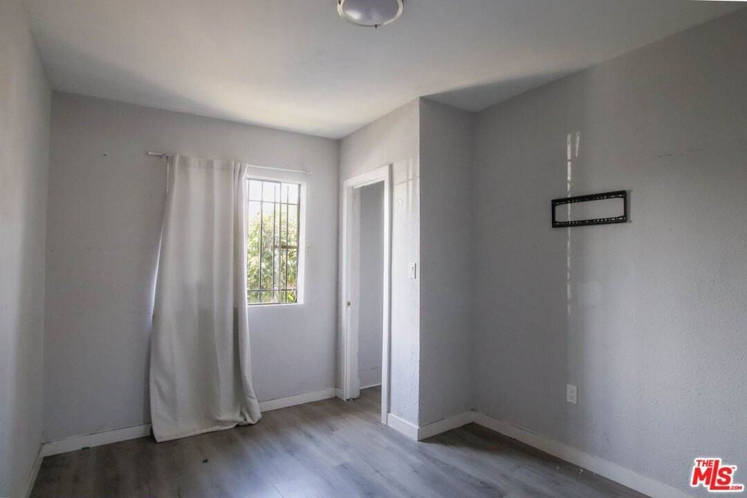 4710 Wall St - Photo 3 of 7