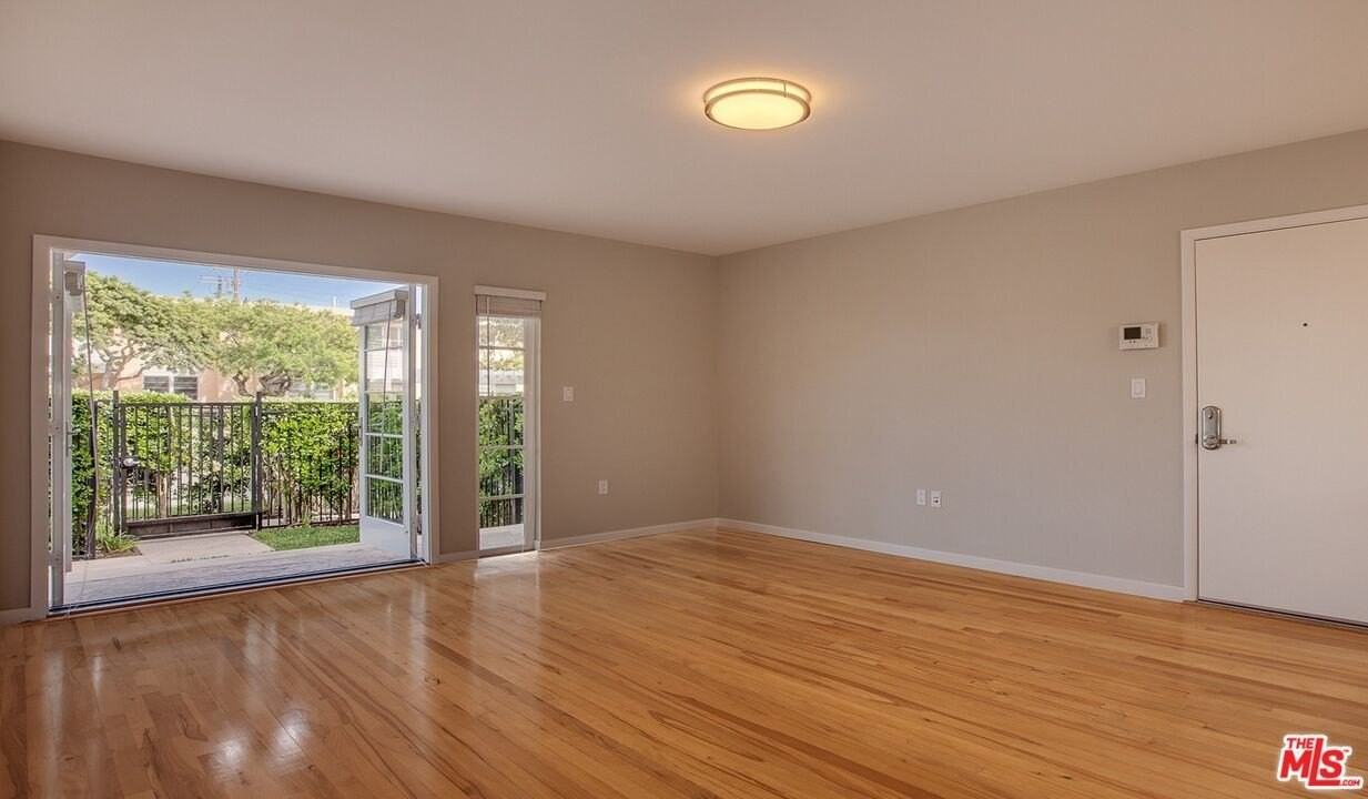 936 Lake St Apt 4 #4 - Photo 4 of 9