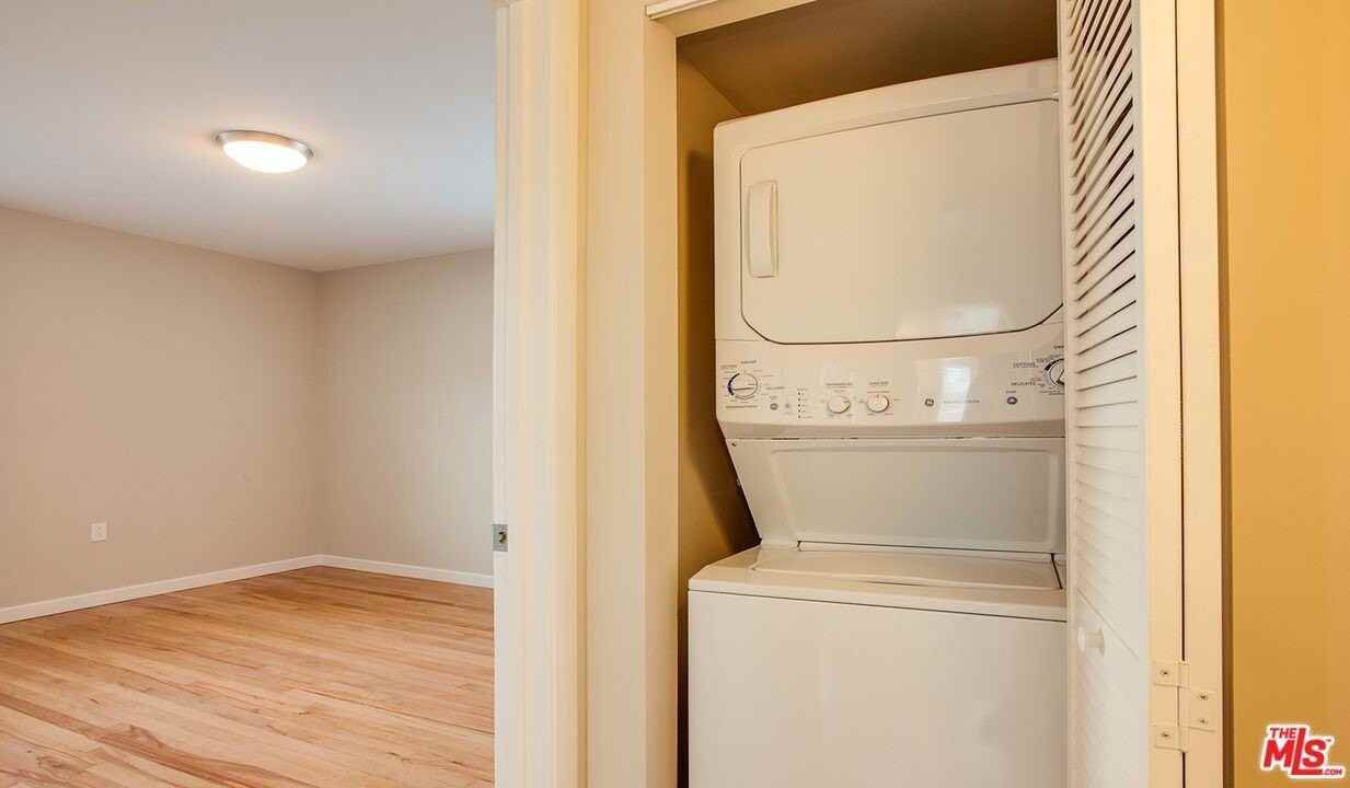 936 Lake St Apt 4 #4 - Photo 6 of 9