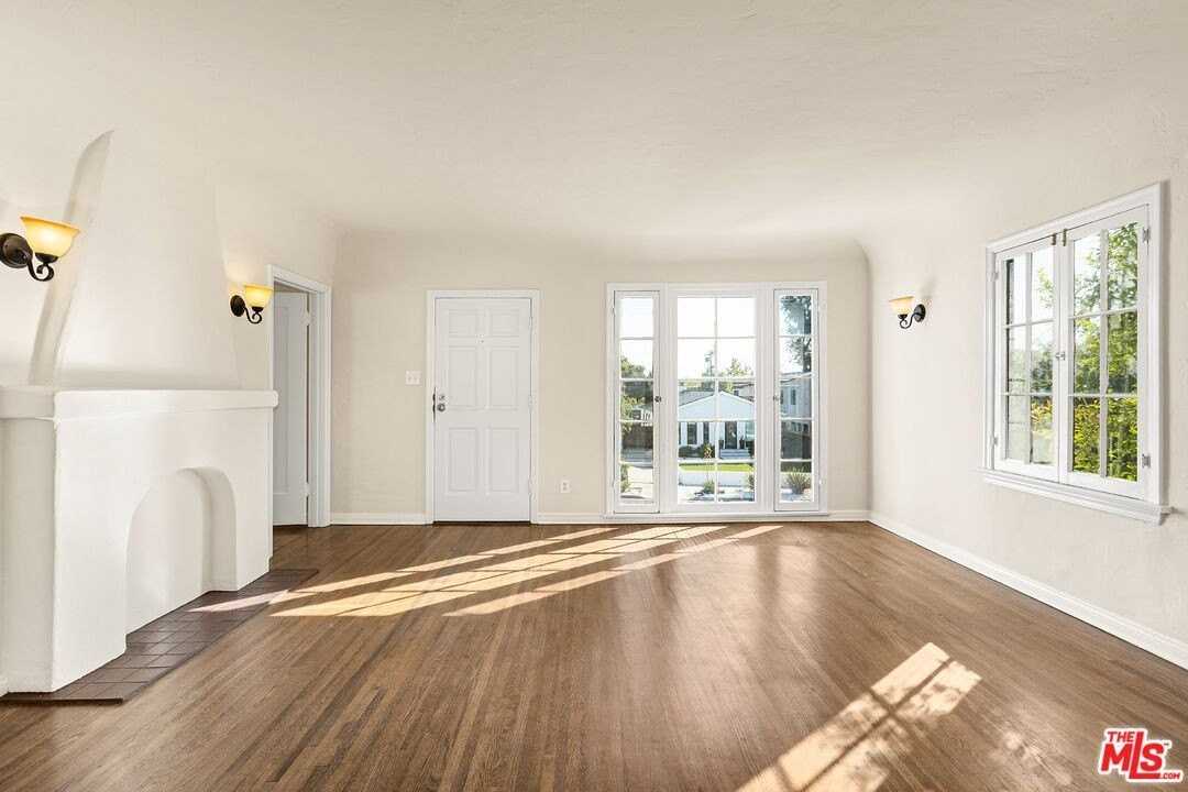 10615 Ayres Ave - Photo 2 of 10