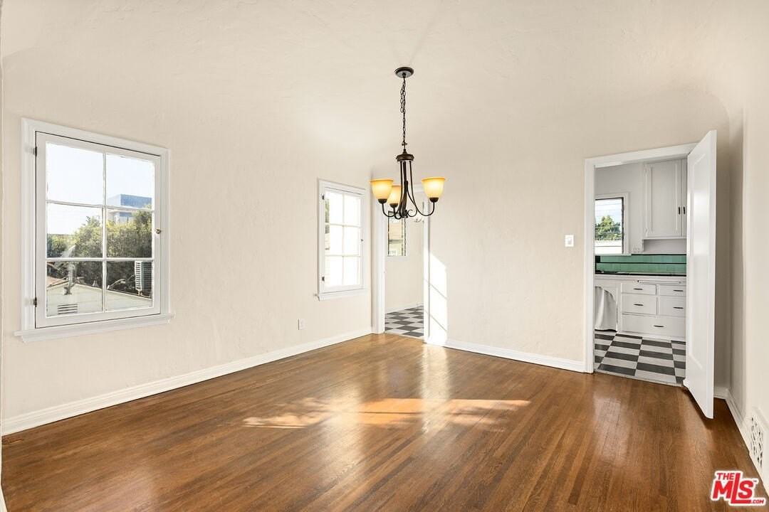 10615 Ayres Ave - Photo 4 of 10