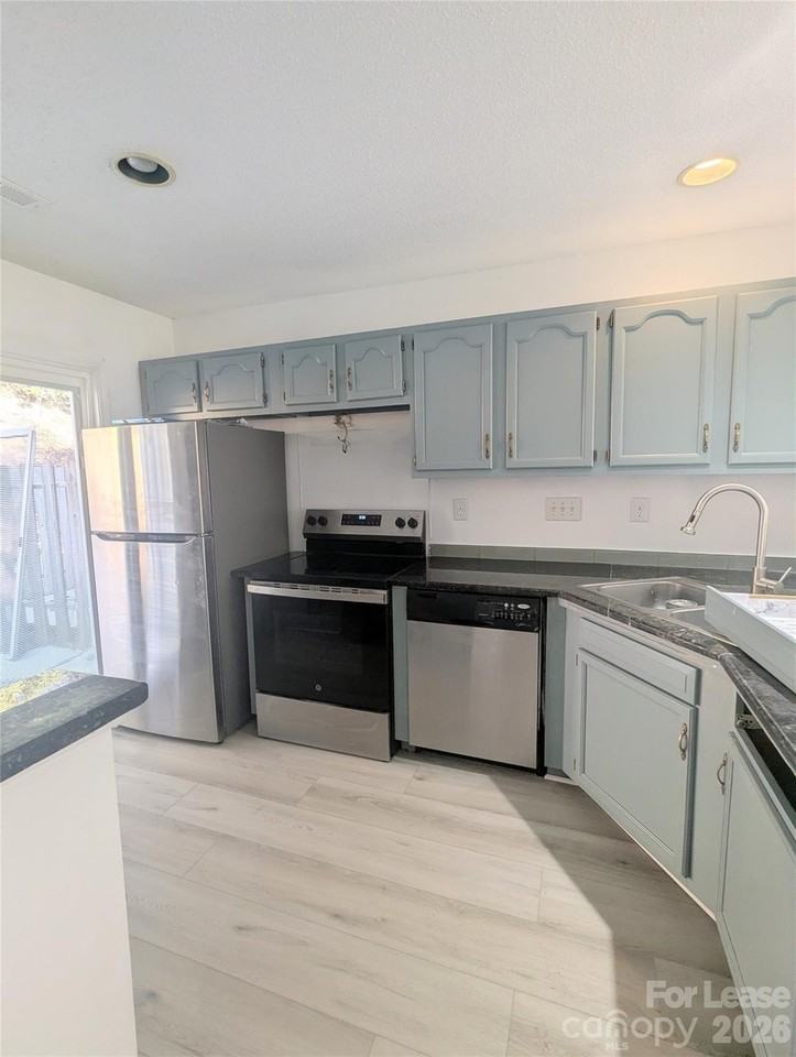 5976 Prescott Ct - Photo 5 of 26