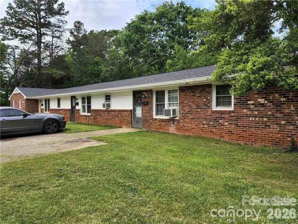 151 Crescent Dr - Photo 2 of 9