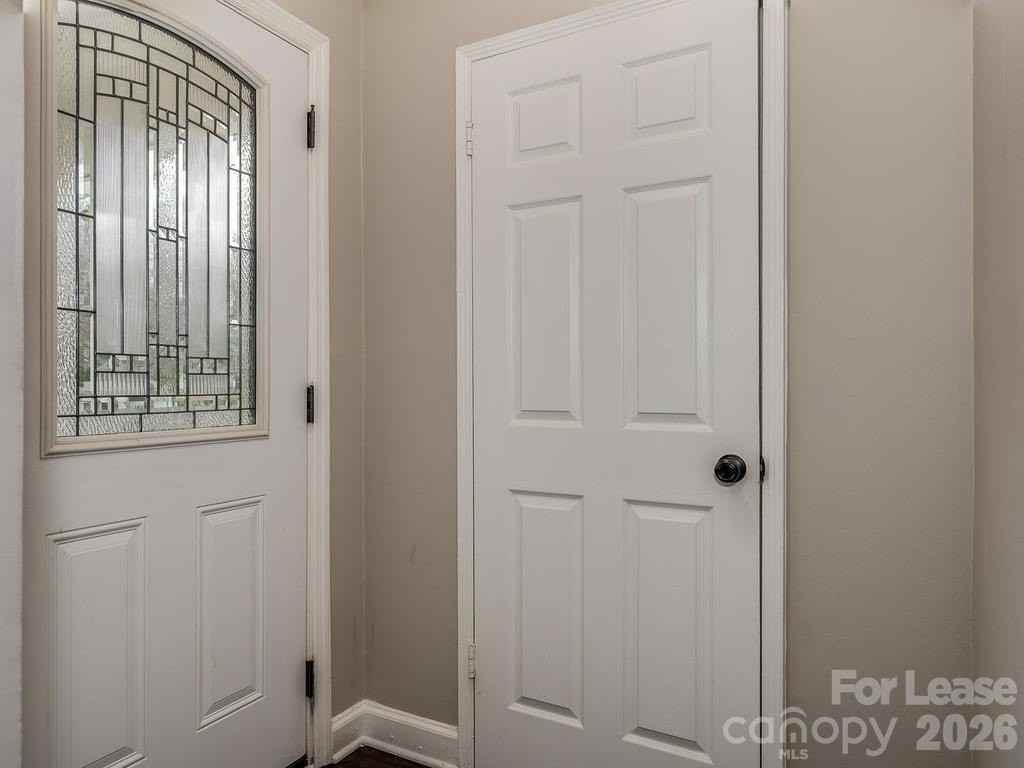 1201 Seneca Pl - Photo 4 of 22