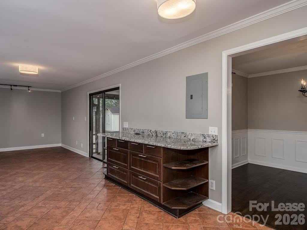 1201 Seneca Pl - Photo 7 of 22