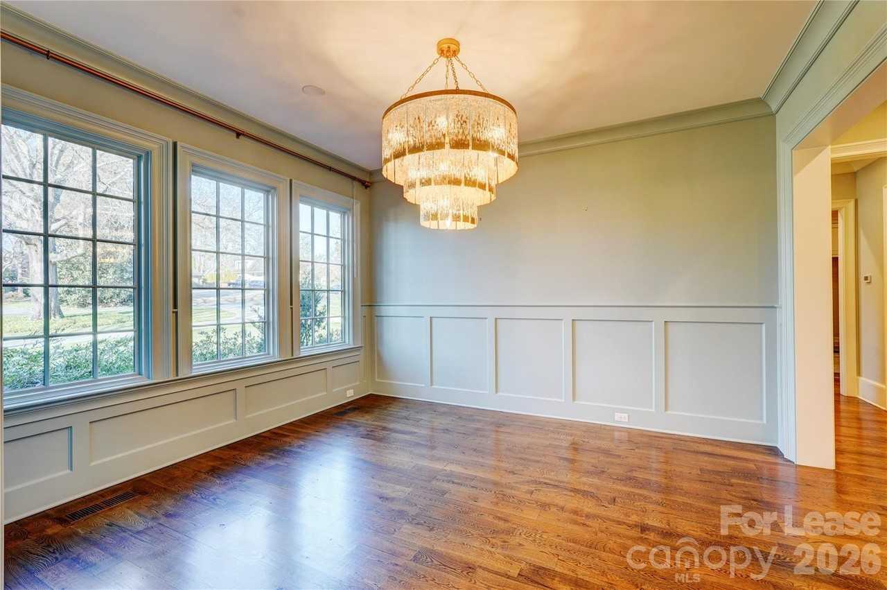 4015 Arborway - Photo 4 of 48