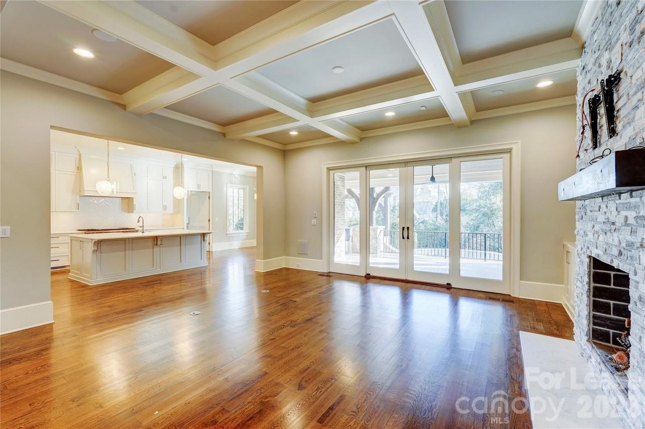 4015 Arborway - Photo 7 of 48