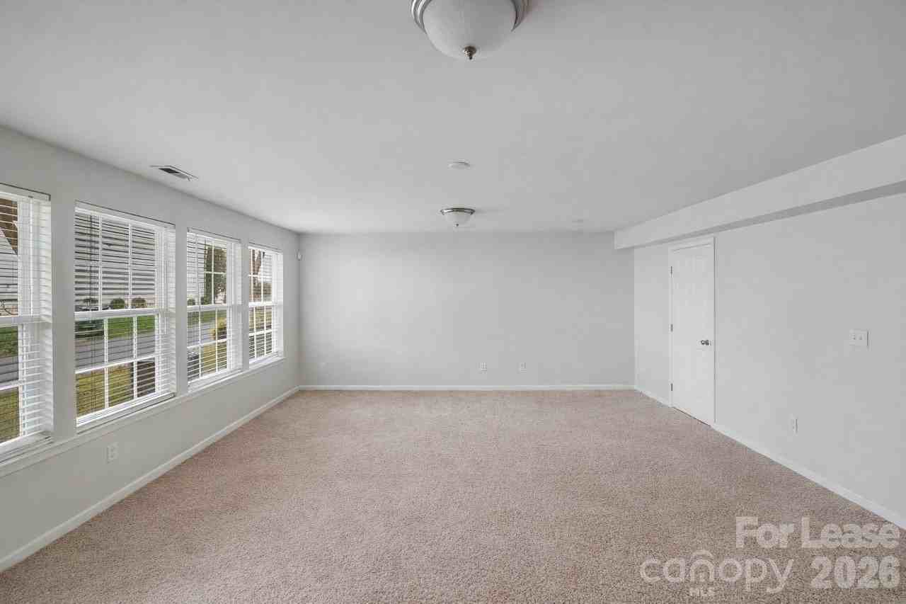 7707 Jackson Pond Dr - Photo 3 of 36