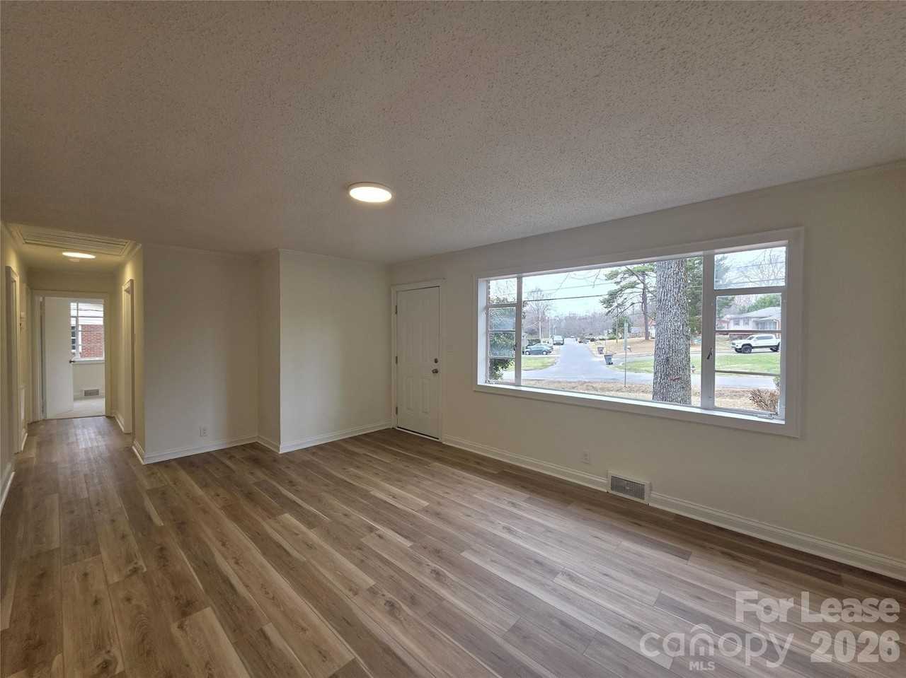 1407 Sherwood Dr - Photo 2 of 16