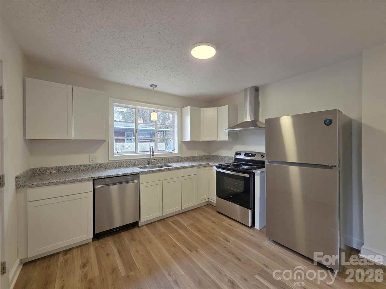 1407 Sherwood Dr - Photo 4 of 16