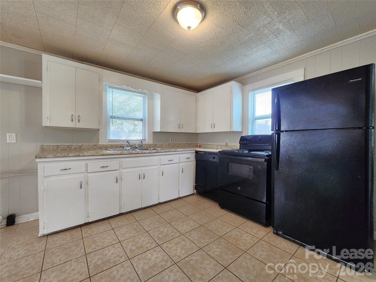 317 Westview St - Photo 4 of 26