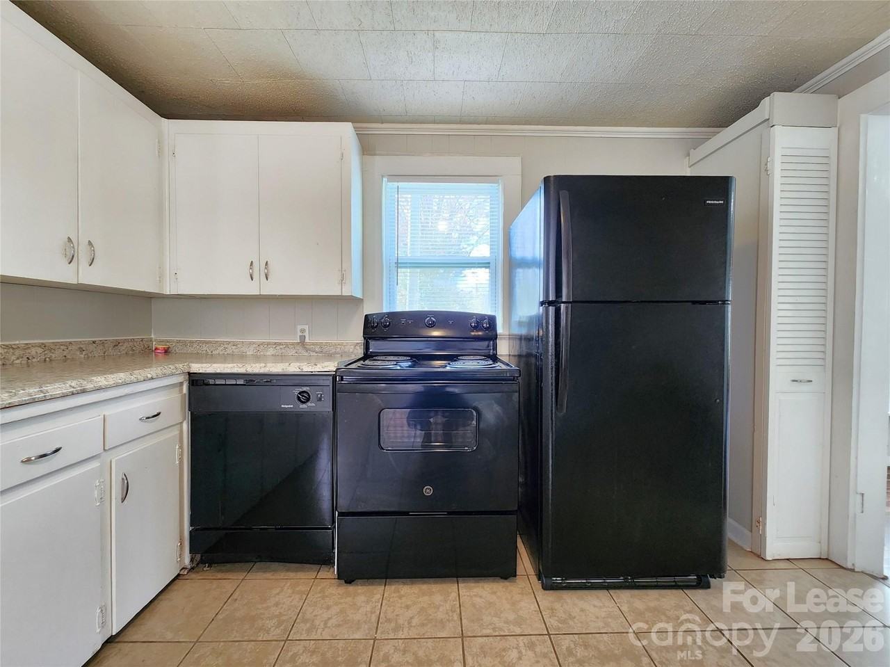 317 Westview St - Photo 6 of 26