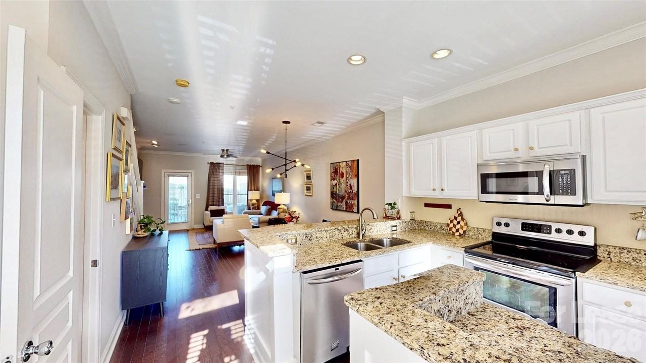 1009 Park West Dr - Photo 3 of 30