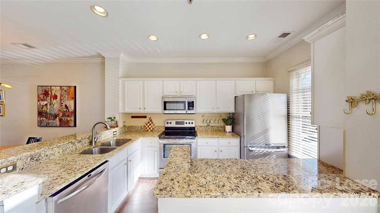 1009 Park West Dr - Photo 4 of 30