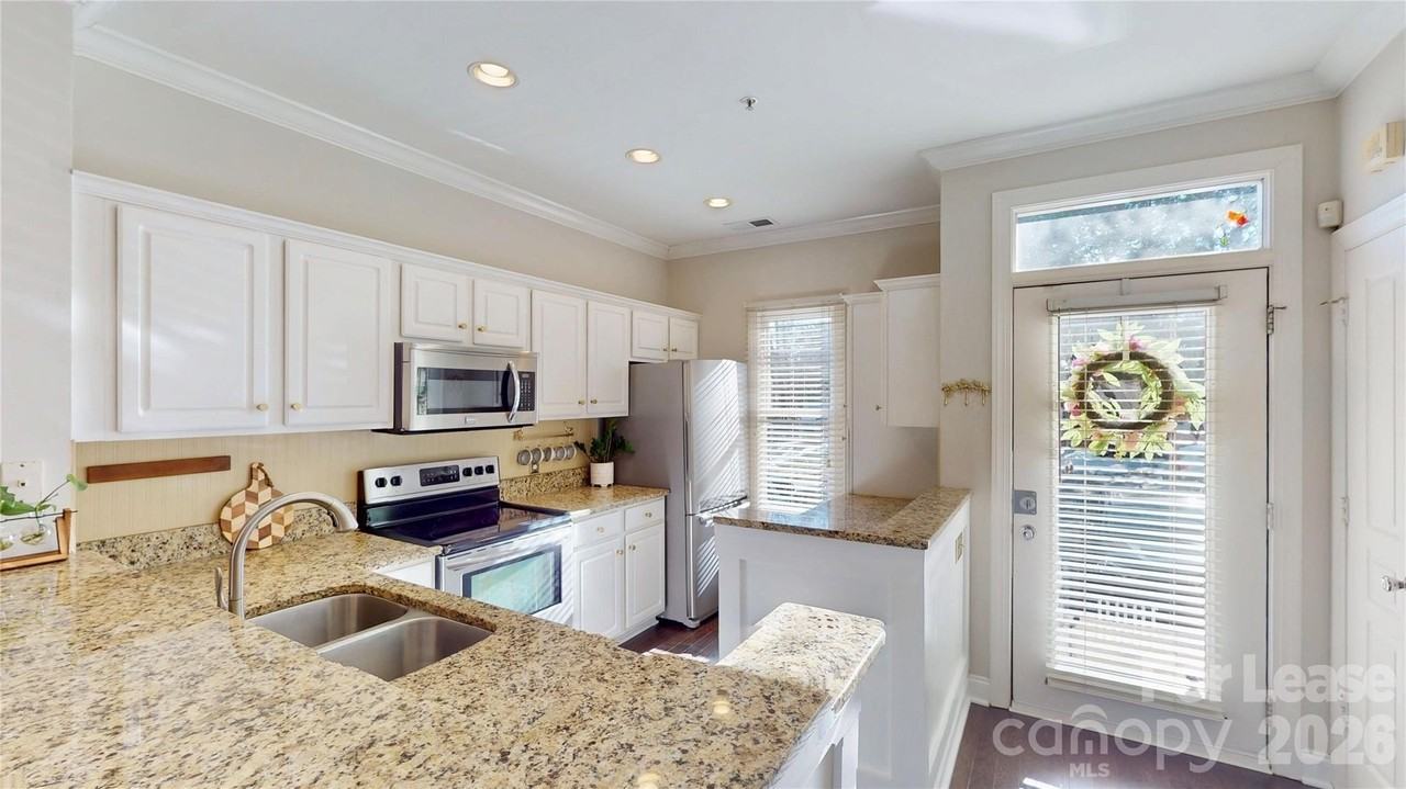 1009 Park West Dr - Photo 5 of 30