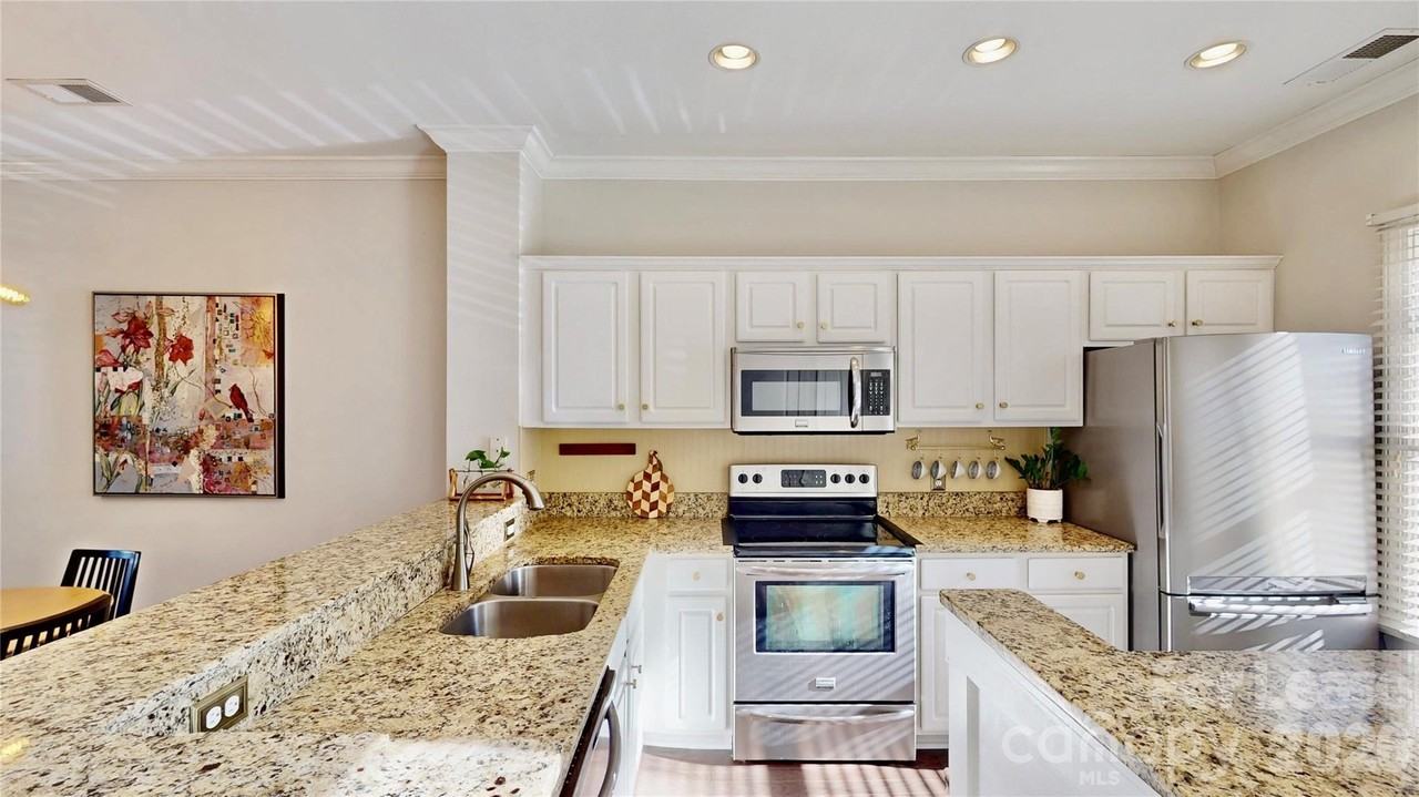 1009 Park West Dr - Photo 6 of 30