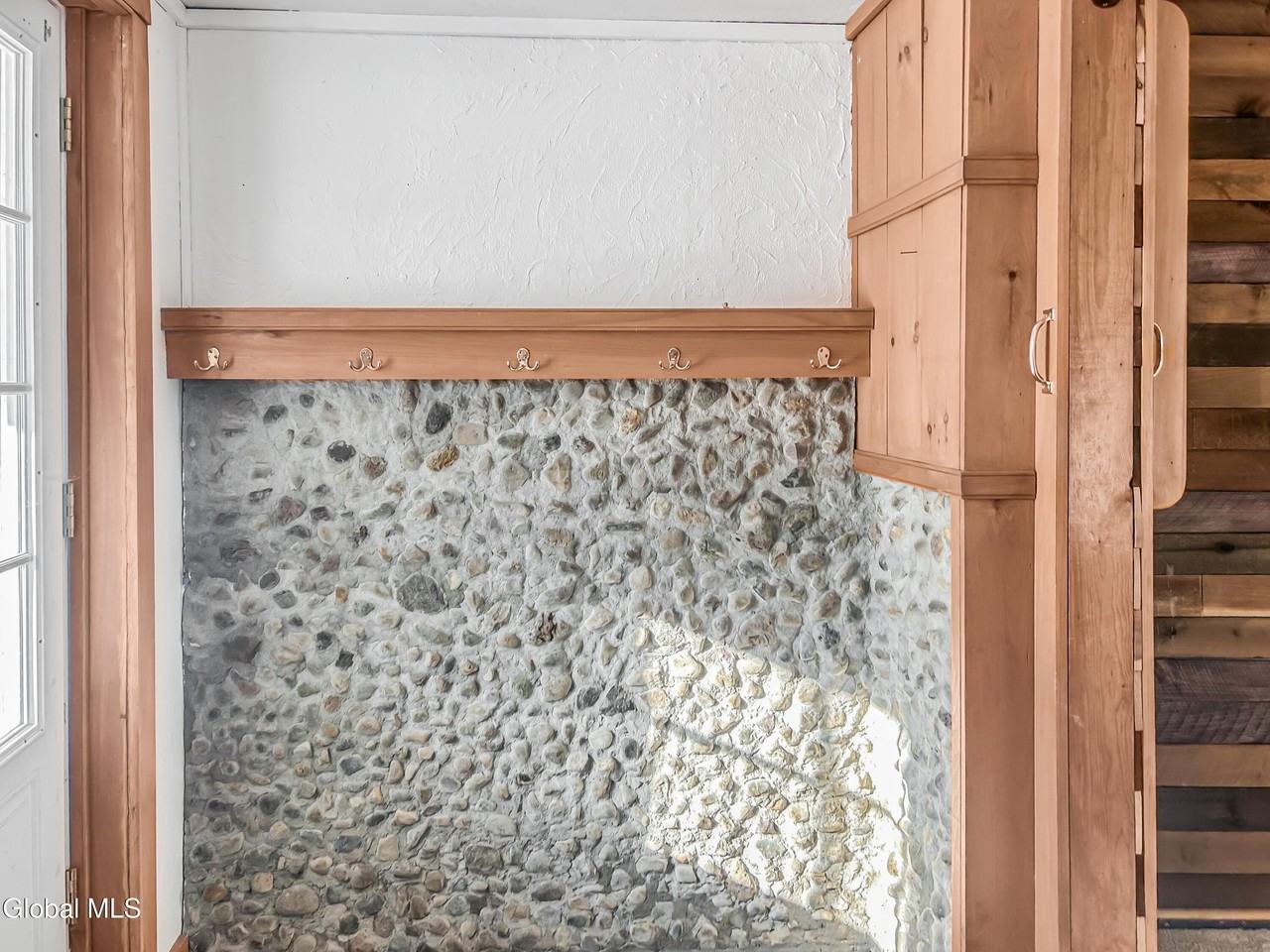 196 Luzerne Rd - Photo 4 of 31